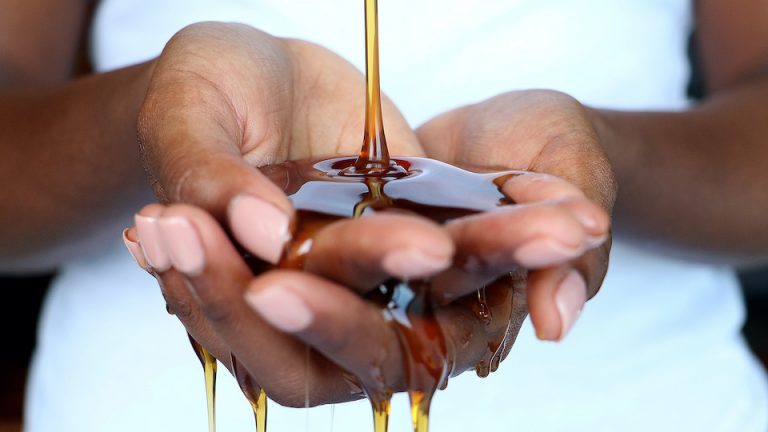 4 Ways to Use Raw Local Honey for Beautiful Skin
